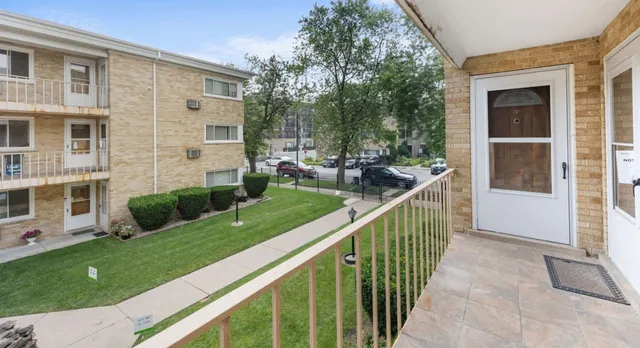 $1,900 | 7206 West Wellington Avenue, Unit 2A, Chicago, IL 60707