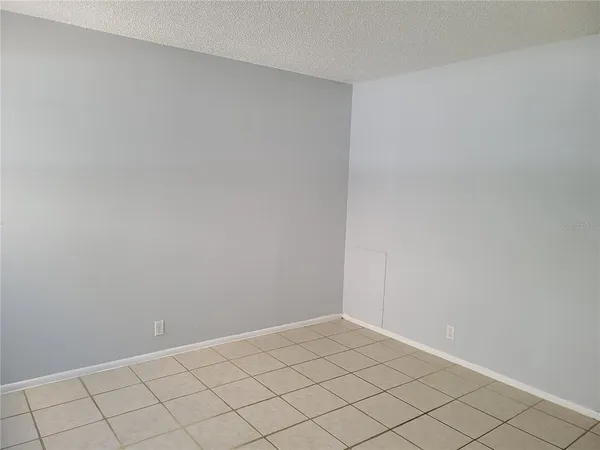 $1,600 | 2763 Woodgate Lane, Unit 207, Sarasota, FL 34231