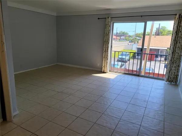 $1,600 | 2763 Woodgate Lane, Unit 207, Sarasota, FL 34231