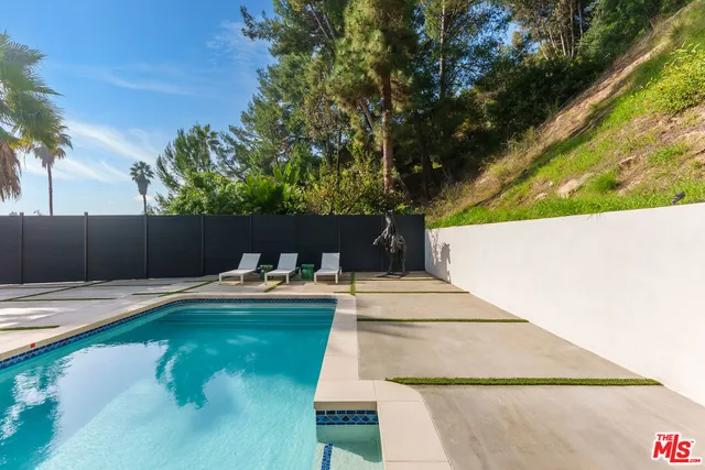 a picture of a table and chairs in the patio