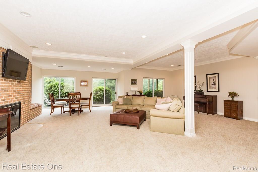 2129 Clinton View Circle Rochester Hills, MI 48309 - Photo 22 of 37