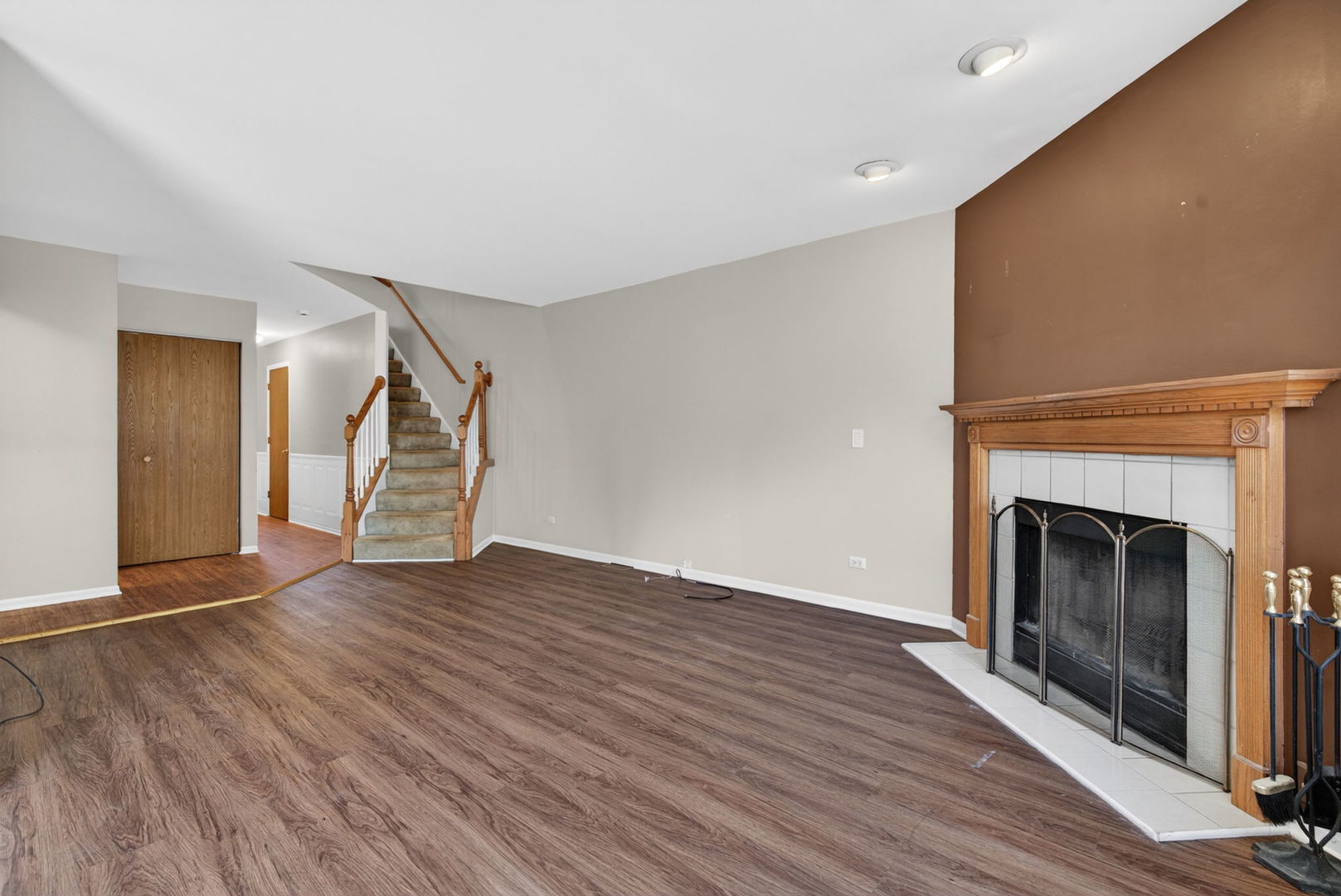 337 Inner Cir Drive Bolingbrook, IL 60490 - Photo 8 of 32