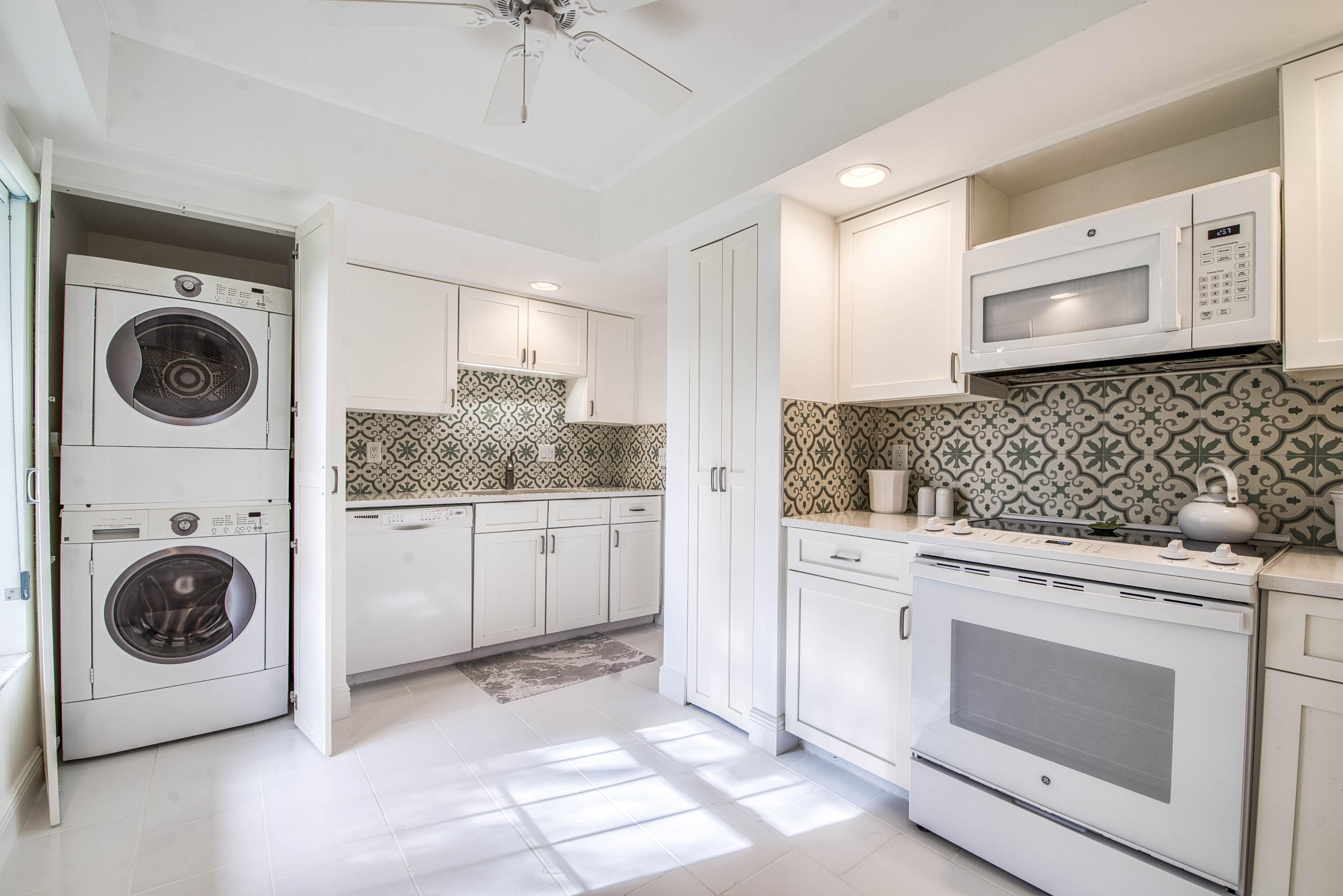 9149 Southeast Riverfront Terrace, Unit A Jupiter, FL 33469 - Photo 7 of 24 _IMG8637_HDR