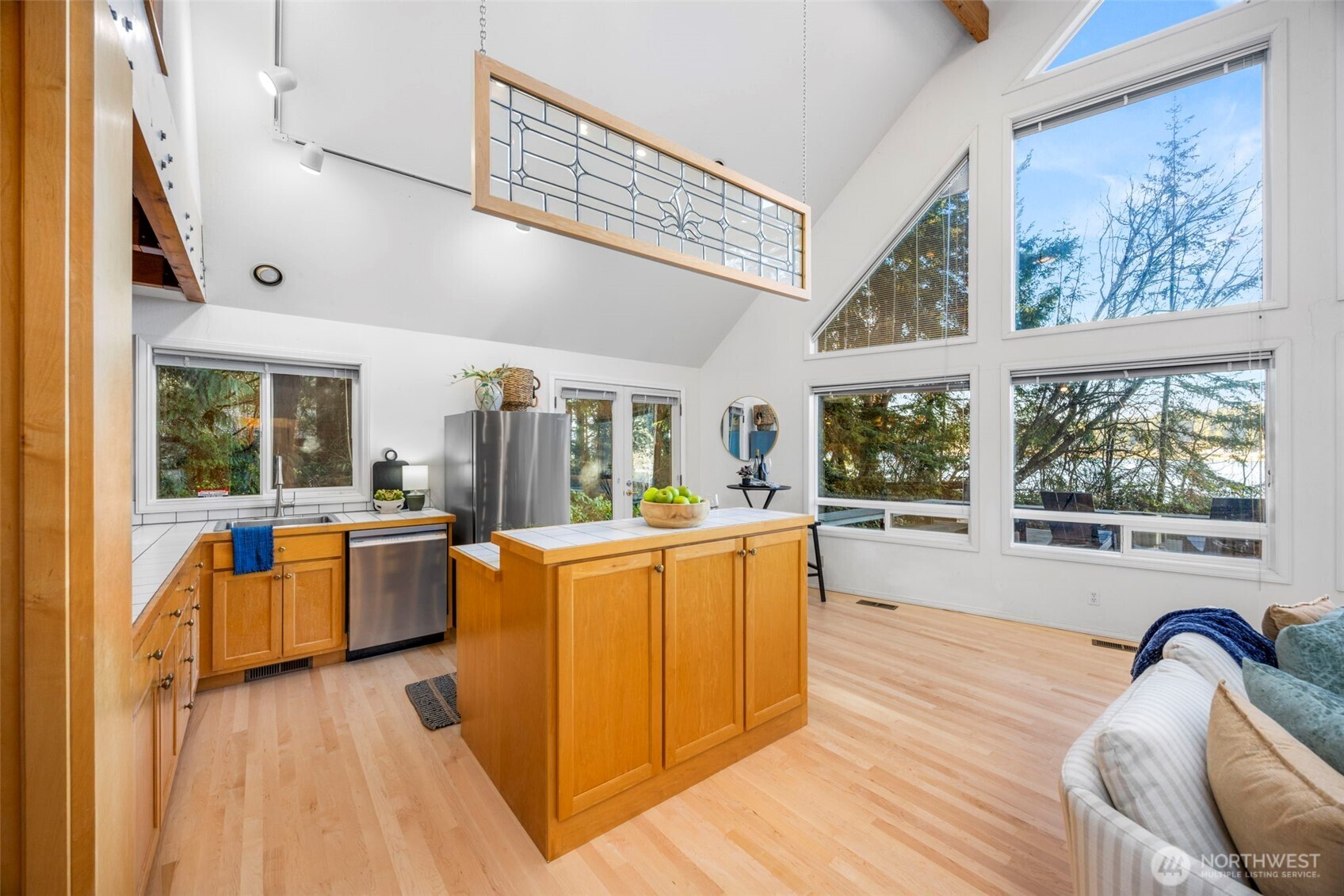 16273 Reitan Road Northeast Bainbridge Island, WA 98110 - Photo 10 of 39