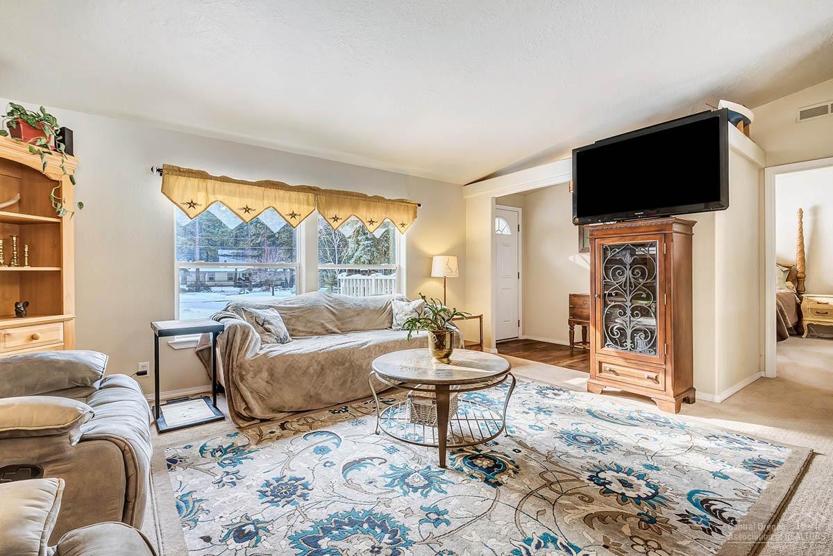 60098 Agate Road Bend, OR 97702 - Photo 5 of 25 Additional Photo
