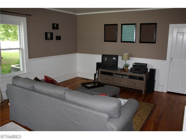 5106 Whitman Road Pfafftown, NC 27040 - Photo 14 of 16 Den/Family/Great Room.