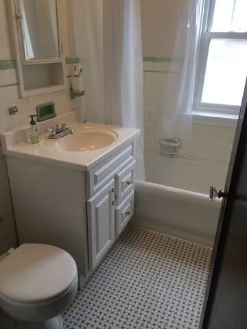 $2,000 | 1459 West Elmdale Avenue, Unit 3, Chicago, IL 60660