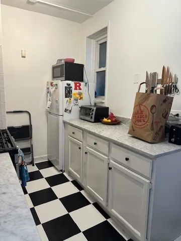 $2,000 | 1459 West Elmdale Avenue, Unit 3, Chicago, IL 60660