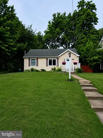 $3,250 | 1832 Peabody Drive, Falls Church, VA 22043