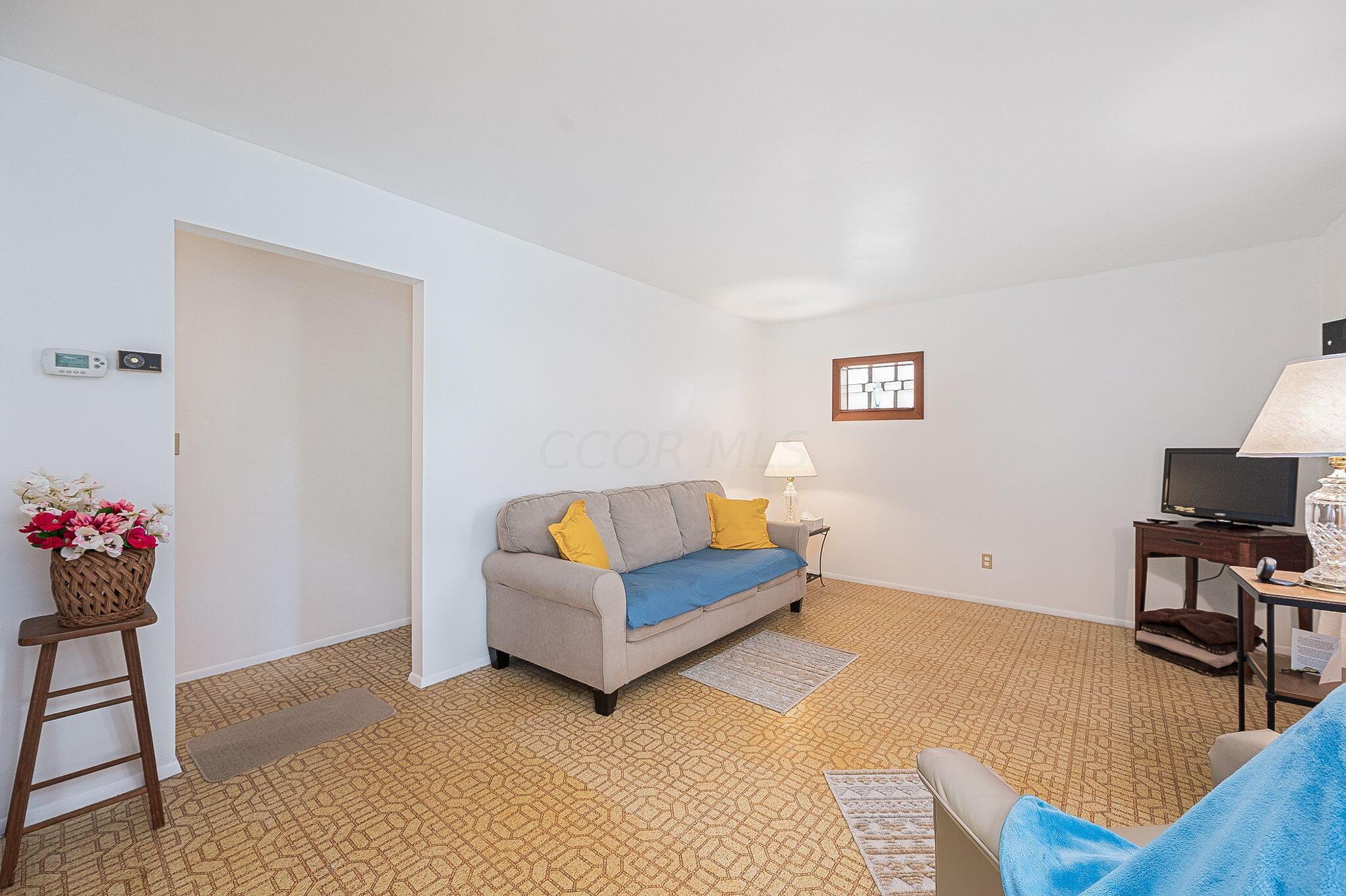 3882 Atkinson Road Columbus, OH 43232 - Photo 5 of 32 6-web-or-mls-3889 Atkinson Rd-6