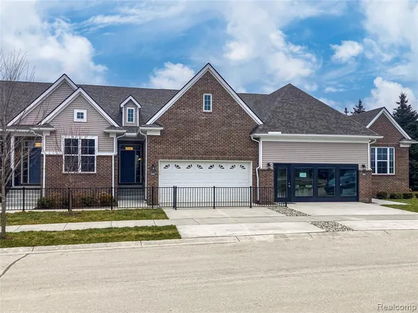 $395,900 | 2239 Chase Drive, Unit 106, Howell, MI 48855