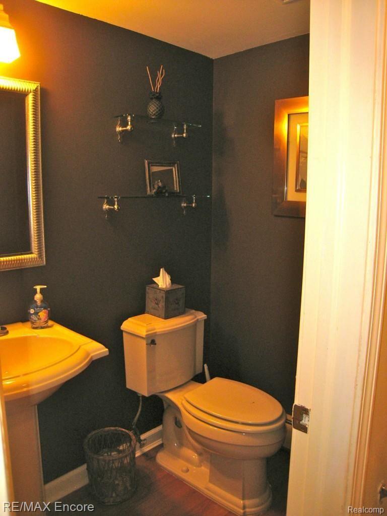 455 Miller Avenue Rochester, MI 48307 - Photo 9 of 21 LAV.jpg