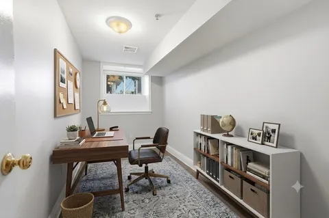 $4,250 | 191 Everett Street, Unit 1, Boston, MA 02128
