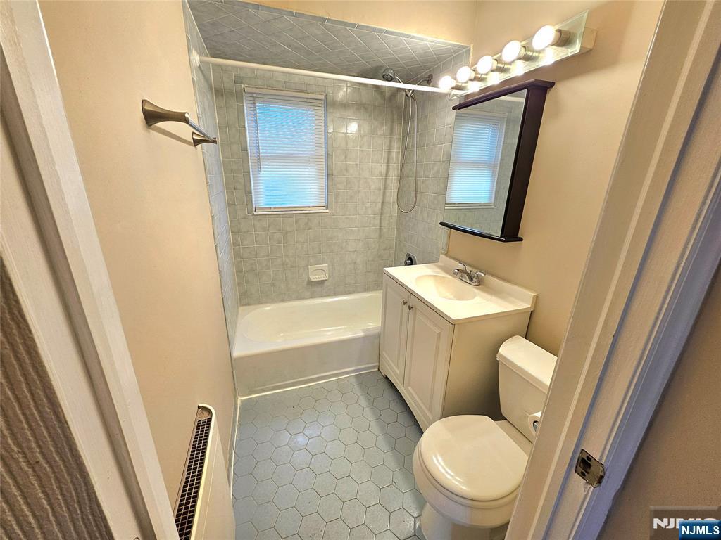 747A Broad Avenue, Unit B Ridgefield, NJ 07657 - Photo 6 of 7