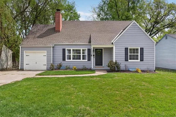 $395,000 | 5507 Roe Boulevard, Roeland Park, KS 66205