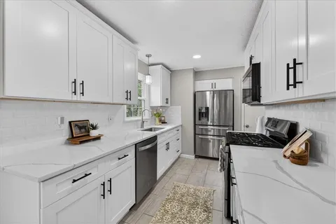 $395,000 | 5507 Roe Boulevard, Roeland Park, KS 66205