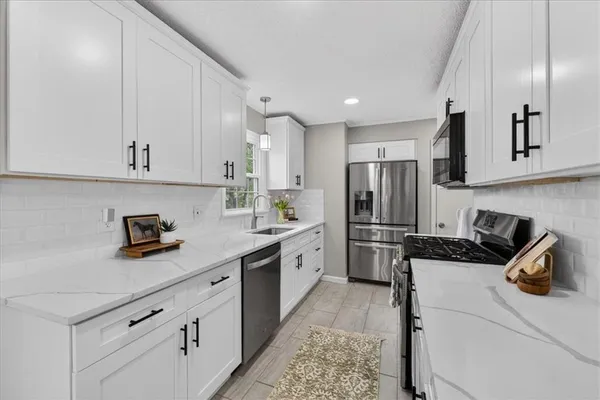 $395,000 | 5507 Roe Boulevard, Roeland Park, KS 66205