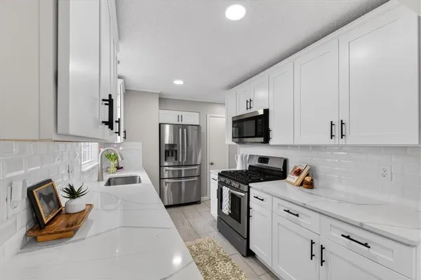 $395,000 | 5507 Roe Boulevard, Roeland Park, KS 66205