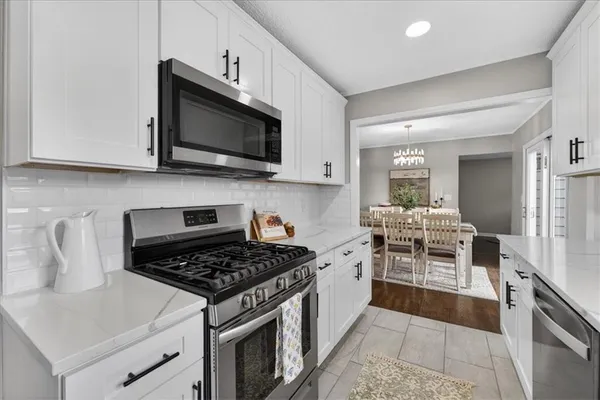 $395,000 | 5507 Roe Boulevard, Roeland Park, KS 66205