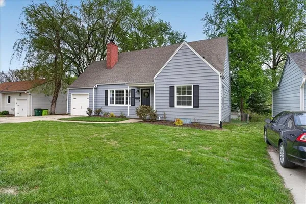 $395,000 | 5507 Roe Boulevard, Roeland Park, KS 66205