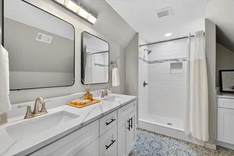 $395,000 | 5507 Roe Boulevard, Roeland Park, KS 66205