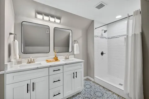 $395,000 | 5507 Roe Boulevard, Roeland Park, KS 66205