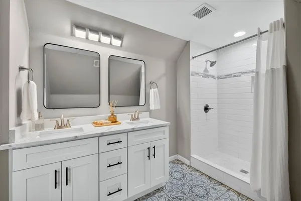 $395,000 | 5507 Roe Boulevard, Roeland Park, KS 66205