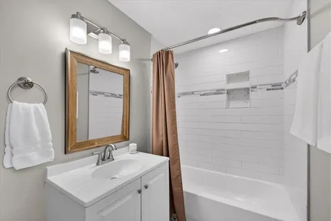 $395,000 | 5507 Roe Boulevard, Roeland Park, KS 66205