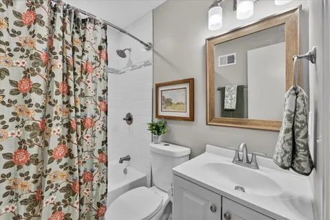 $395,000 | 5507 Roe Boulevard, Roeland Park, KS 66205