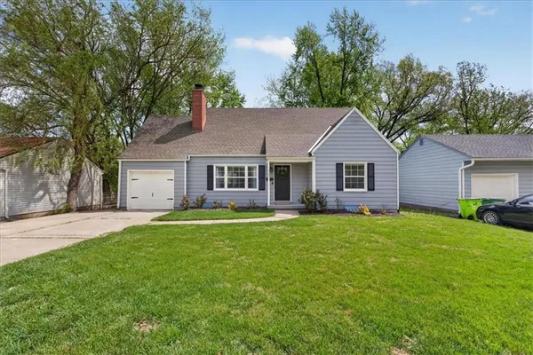 $395,000 | 5507 Roe Boulevard, Roeland Park, KS 66205
