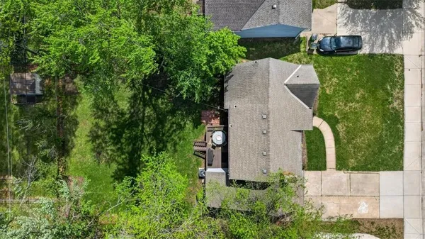 $395,000 | 5507 Roe Boulevard, Roeland Park, KS 66205