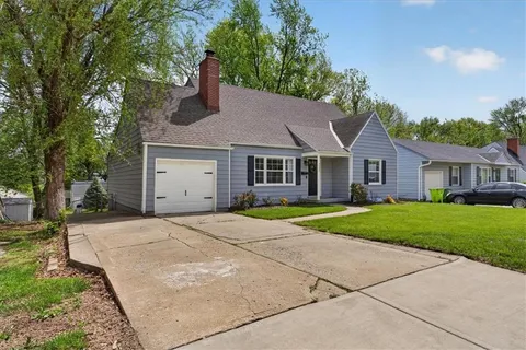 $395,000 | 5507 Roe Boulevard, Roeland Park, KS 66205