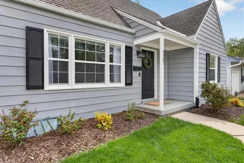 $395,000 | 5507 Roe Boulevard, Roeland Park, KS 66205