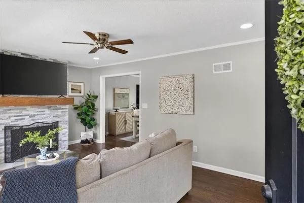 $395,000 | 5507 Roe Boulevard, Roeland Park, KS 66205