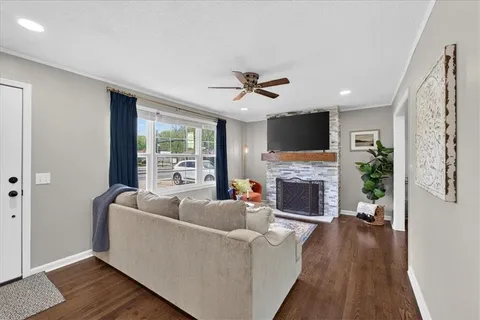 $395,000 | 5507 Roe Boulevard, Roeland Park, KS 66205