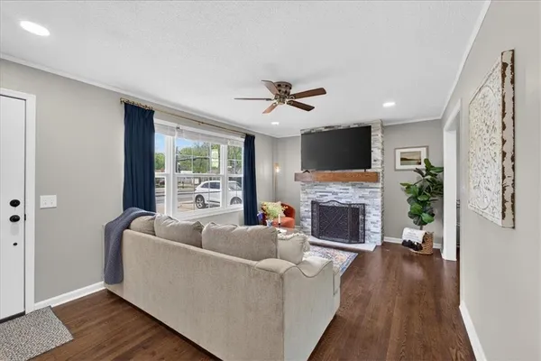 $395,000 | 5507 Roe Boulevard, Roeland Park, KS 66205