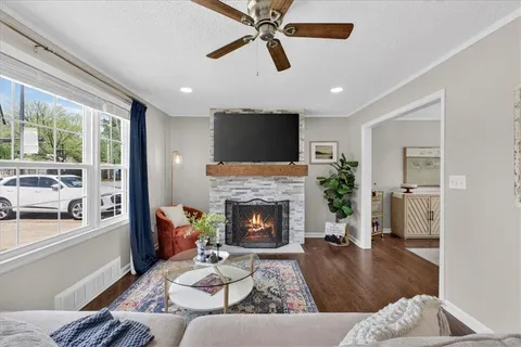 $395,000 | 5507 Roe Boulevard, Roeland Park, KS 66205