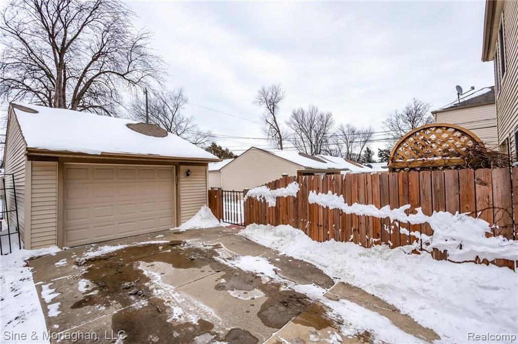 1242 Hampton Road Grosse Pointe Woods, MI 48236 - Photo 45 of 50