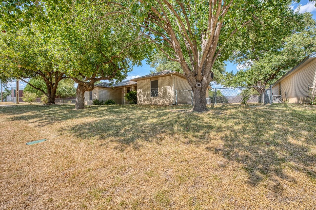 2224 Ridgeview Drive Kingsland, TX 78639 - Photo 3 of 34 Gallery Image 3