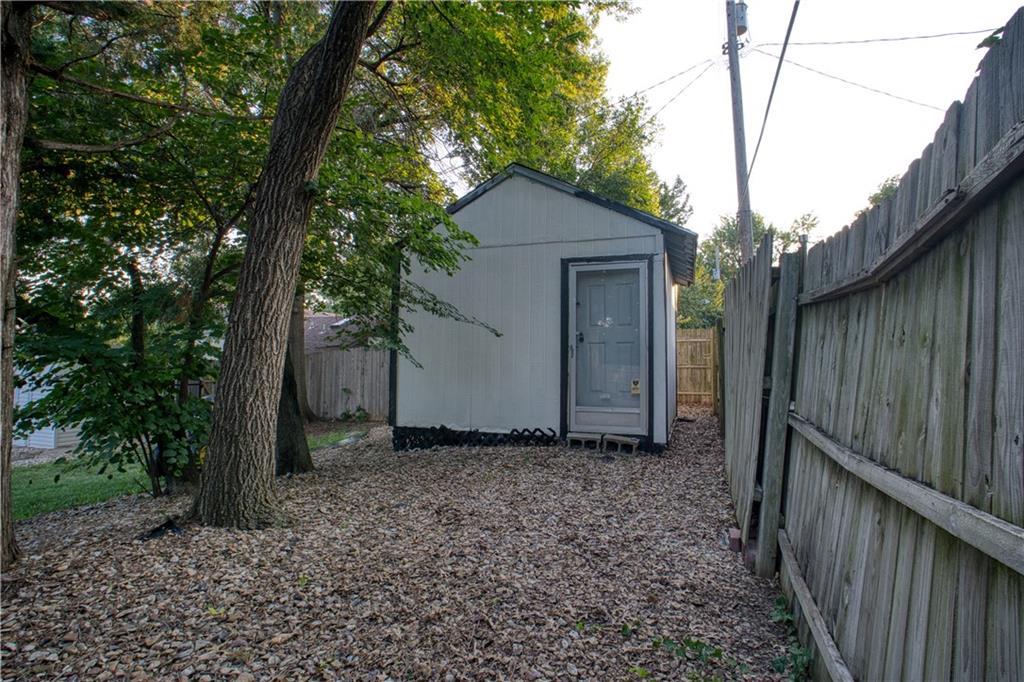 2010 Southwest 33rd Street Topeka, KS 66611 - Photo 29 of 31