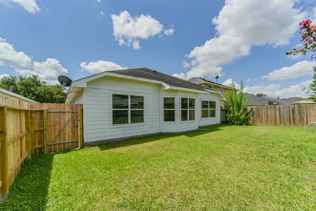 a view of a house with a backyard