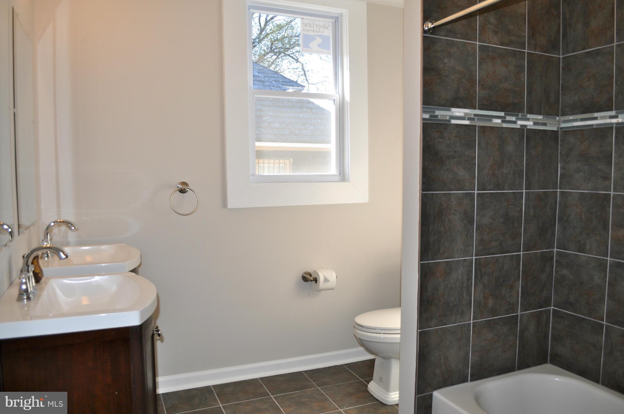 3402 Edgewood Road Baltimore, MD 21215 - Photo 14 of 18 Bath
