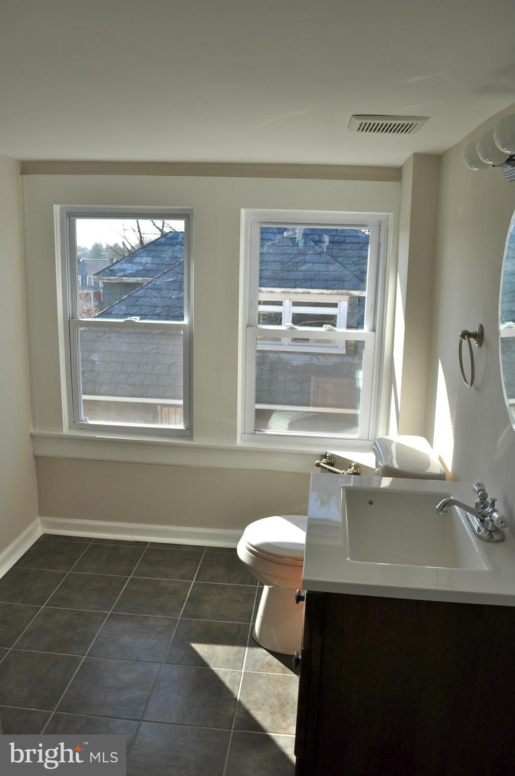 3402 Edgewood Road Baltimore, MD 21215 - Photo 16 of 18 Bath