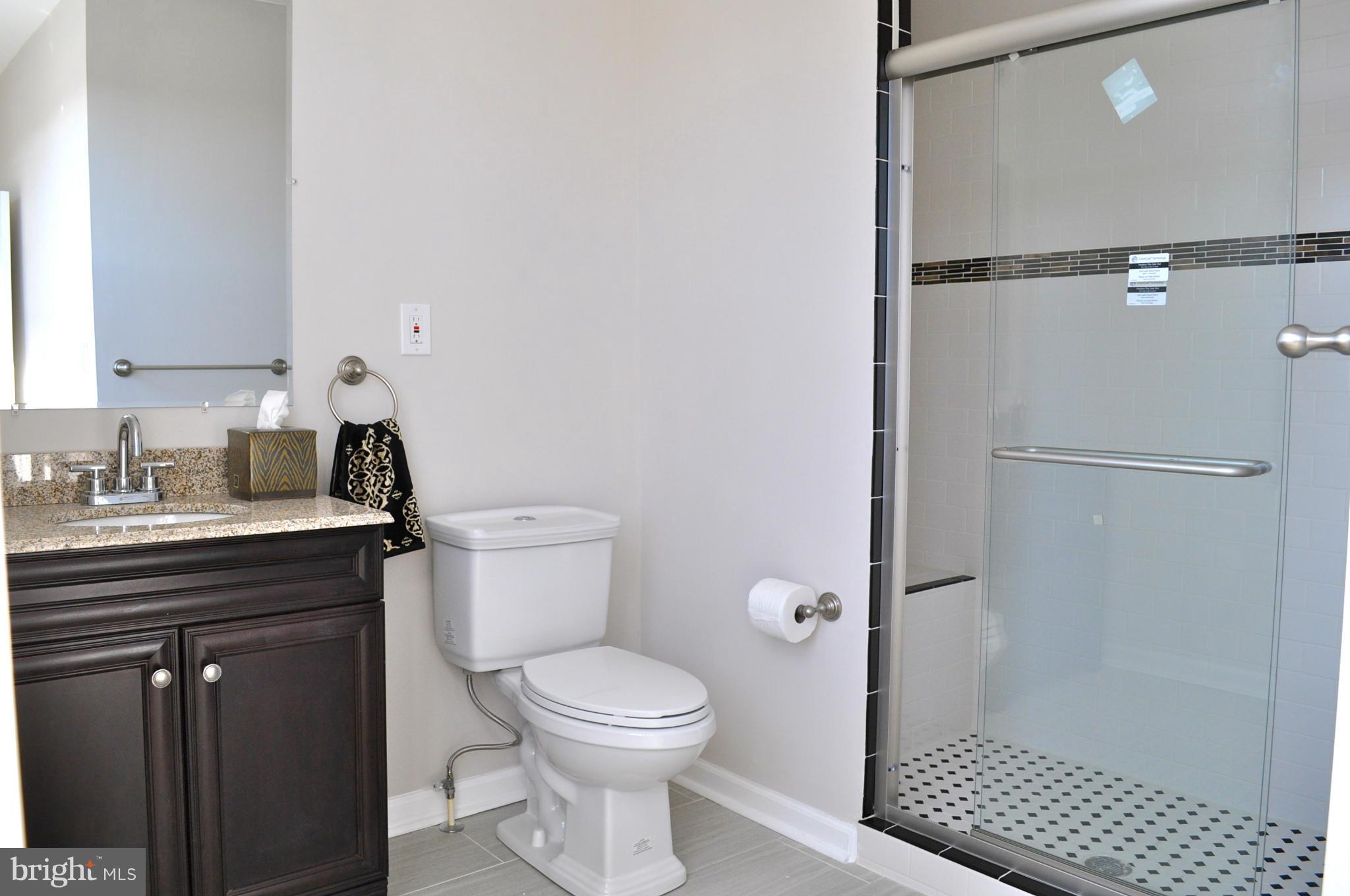 3402 Edgewood Road Baltimore, MD 21215 - Photo 10 of 18 Bath (Master)