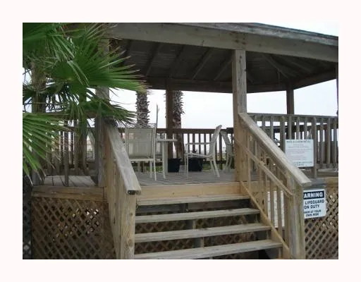 a view of entryway with a front door