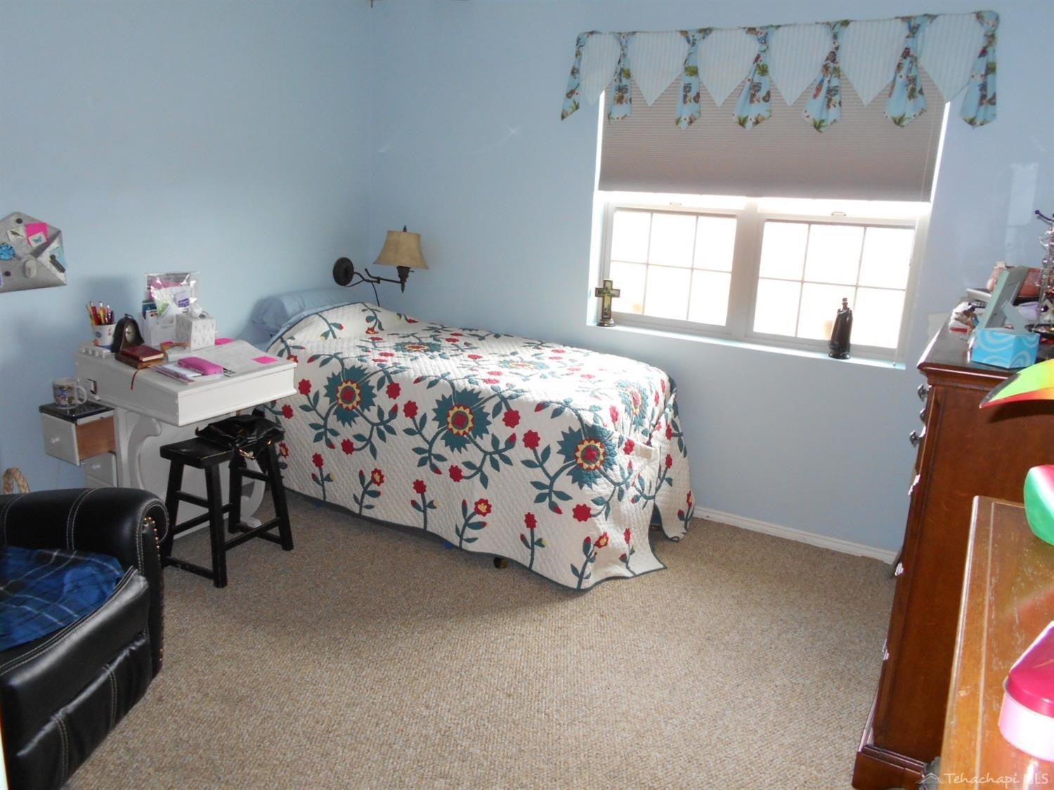 19341 Apache Street Tehachapi, CA 93561 - Photo 25 of 62 Guest bedroom 1