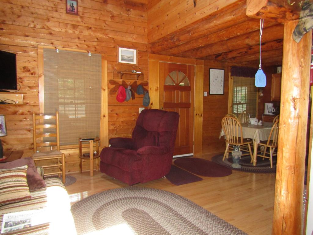 62 Rogers Pond Road Pittsburg, NH 03592 - Photo 10 of 27