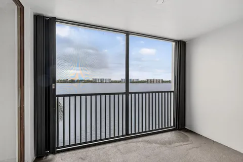 $235,000 | 117 Lake Emerald Drive, Unit 408, Oakland Park, FL 33309