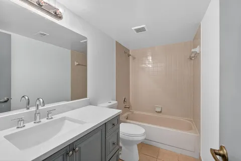 $235,000 | 117 Lake Emerald Drive, Unit 408, Oakland Park, FL 33309