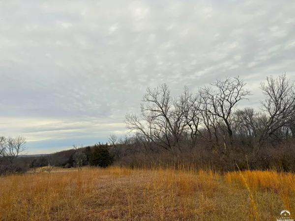 $105,000 | 800 Southeast Stanley Road, Tecumseh, KS 66542